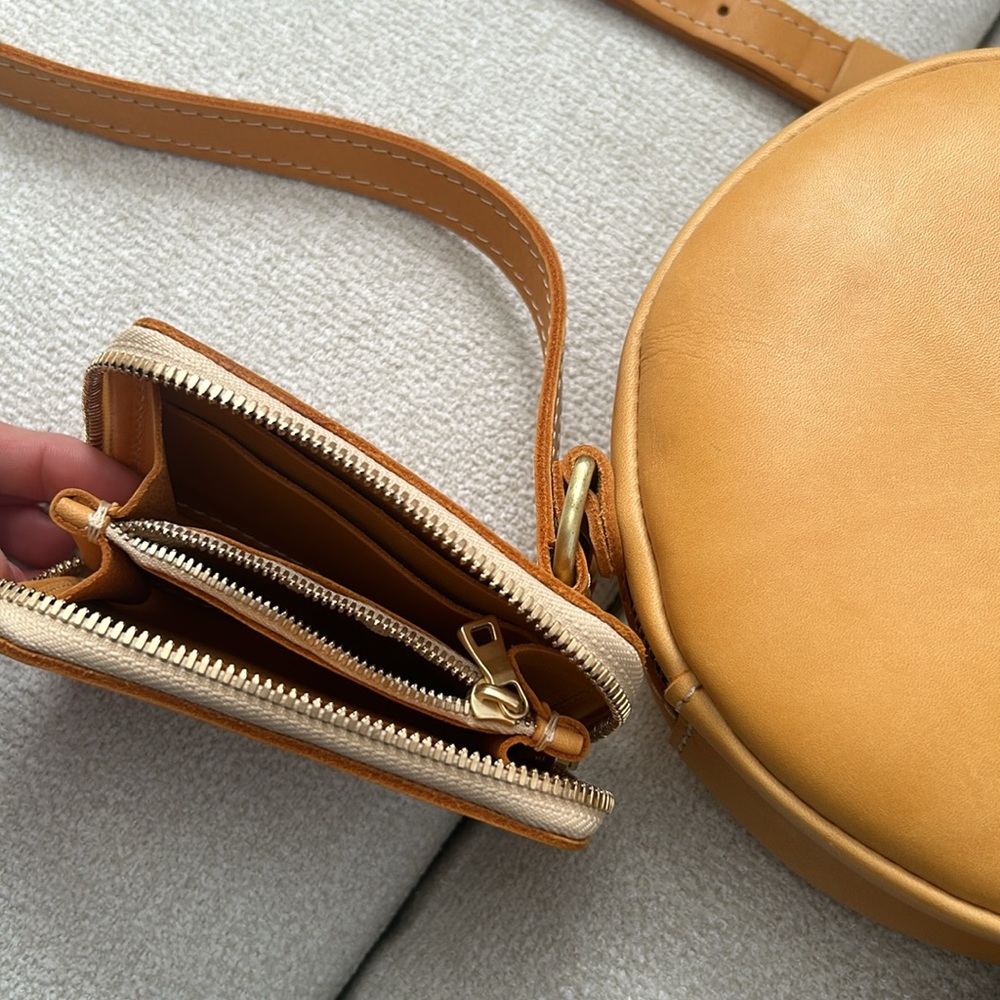 Portland Leather Tan Circle Crossbody Bag - Picture 5 of 6